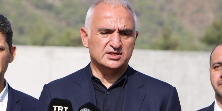 Bakan Ersoy konuştu… Antalya’da turist rekoru kırılacak