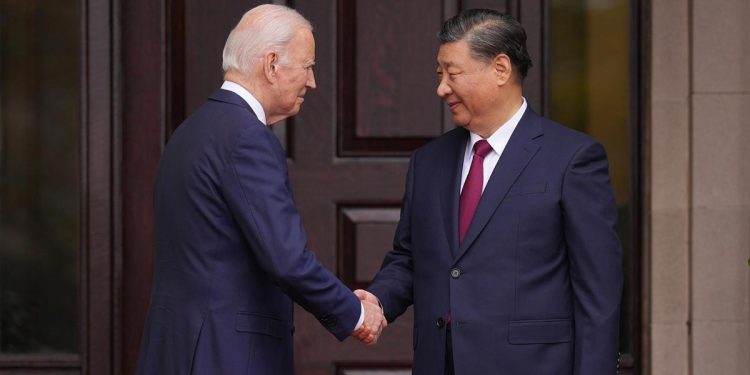 Biden ve Xi 1 yıl sonra birinci kere yüz yüze görüştü