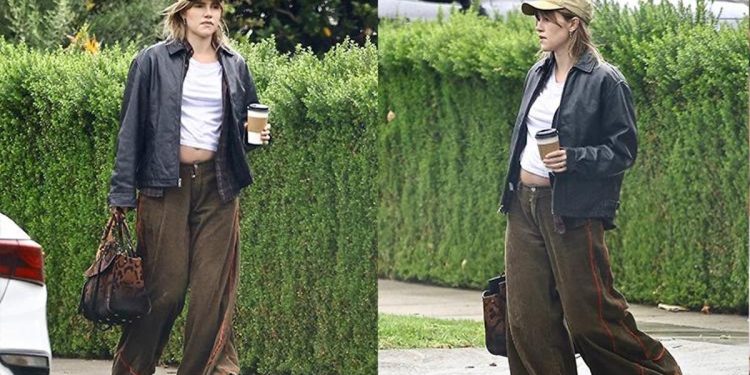 Büyüyen karnını saklayamıyordu… Bebek muştusunu sonunda verdi