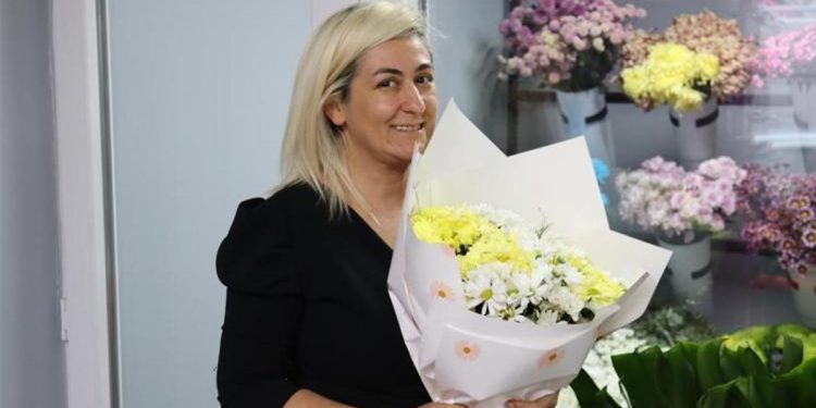 Çiçekçiler ağır çalışıyor