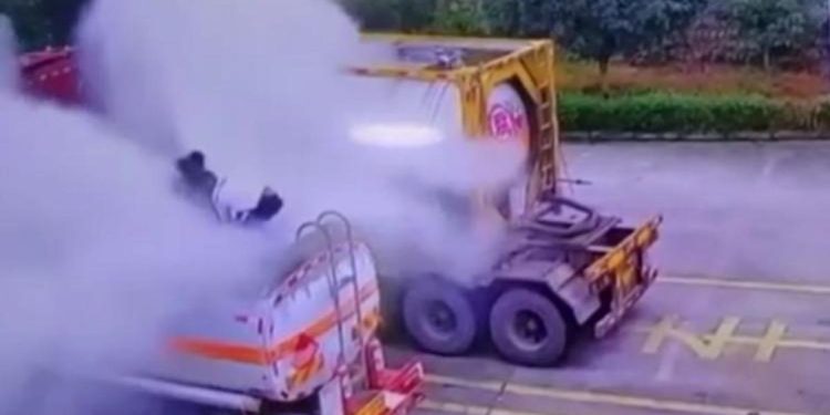 Çin’de tanker felaketi: 2 kişi hayatını kaybetti