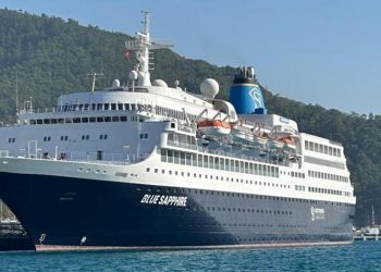 Dev gemi Marmaris’e yolcusuz yanaştı