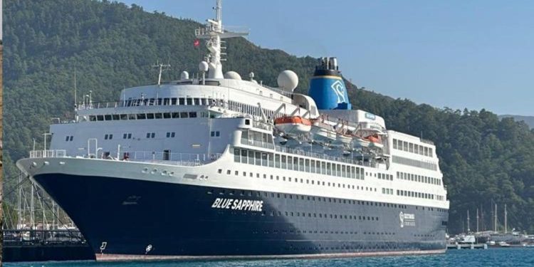 Dev gemi Marmaris’e yolcusuz yanaştı