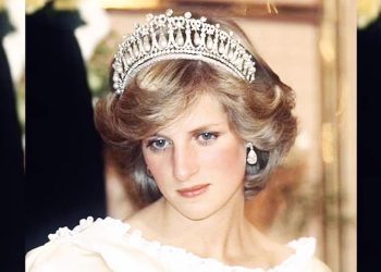 Diana’nın bluzu açık arttırmada