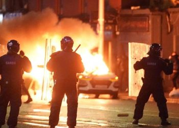 Dublin’de bilanço netleşti: Olaylı gecede 34 gözaltı