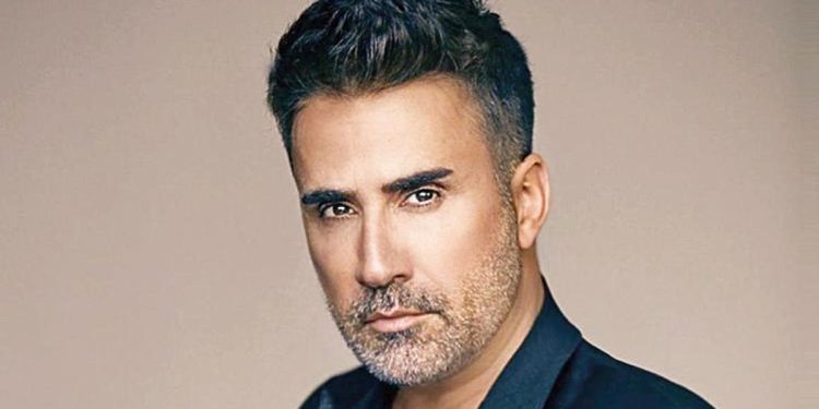 Emrah yaptığı yatırımlarla dikkat çekiyor… Konser ödemesi pırlanta taş!