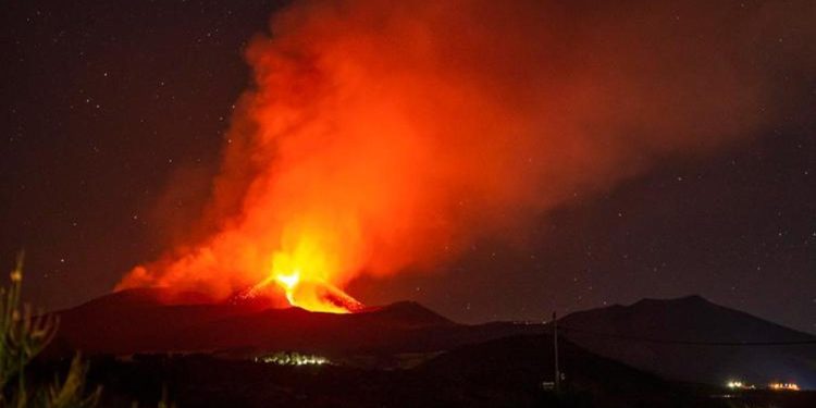 Etna Yanardağı faaliyete geçti