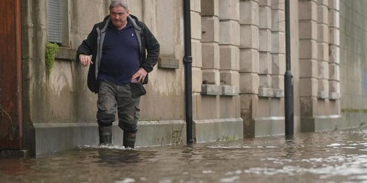 Fransa’da Ciaran Fırtınası! Bir kişi hayatını kaybetti