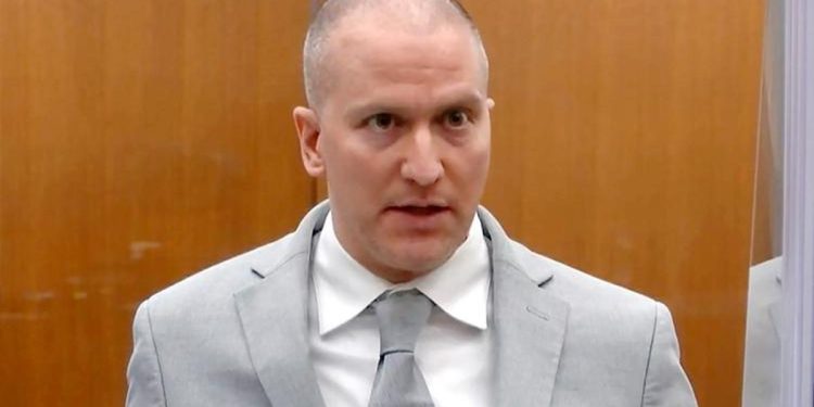 George Floyd’u öldüren eski polis bıçaklandı