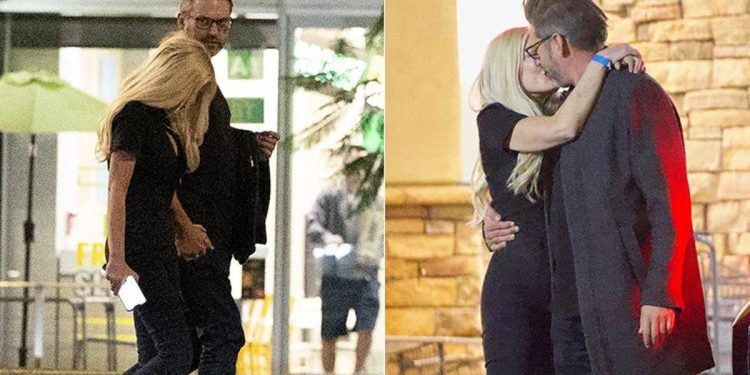 Hem beş parasız hem de evsiz kalmıştı… Eski kocasının benzeriyle yakalandı: Bunun ismi intikam öpücüğü!