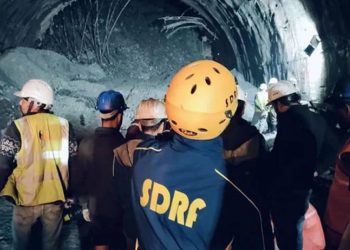 Hindistan’da tünel çöktü: 40 emekçi mahsur kaldı