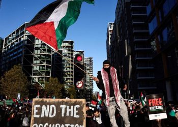 İngiltere’de dev Gazze yürüyüşü! 300 bin kişi “ateşkes” için yürüdü