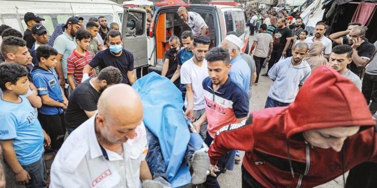 İsrail katliama doymuyor… Şifa Hastanesinde konvoyu vurdular