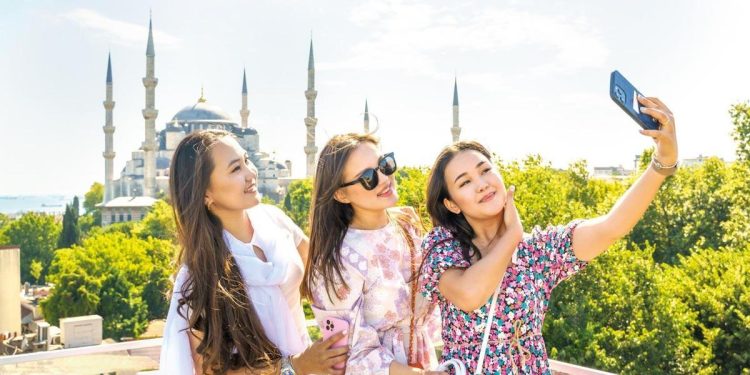 İstanbul’a 9 ayda 13.2 milyon turist geldi