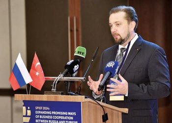 İstanbul’da St. Petersburg buluşması