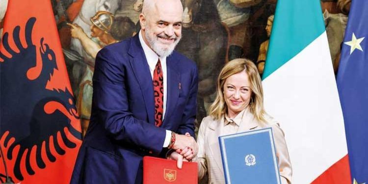 İtalya, sığınmacıları Arnavutluk’a yollayacak