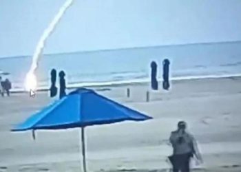 Kolombiya’da fecî olay: Plajda yıldırımın isabet ettiği bayan hayatını kaybetti