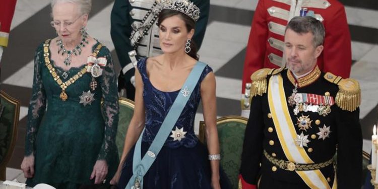 Kraliyet sarayının duvarlarını sarsan ihanet argümanı: Dedikodu konukların memleketinden geldi… Evvel park gezisi sonra dans gecesi