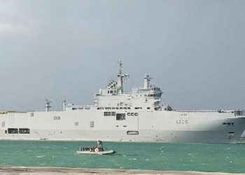 Macron duyurdu: Fransa’nın amfibi hamle gemisi Mısır’da