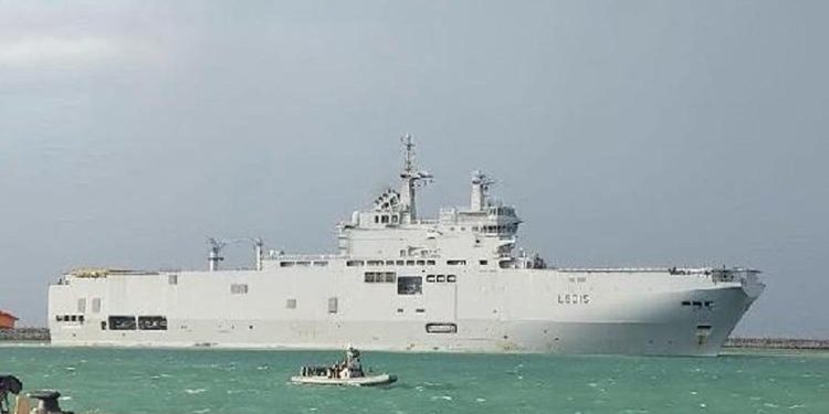 Macron duyurdu: Fransa’nın amfibi hamle gemisi Mısır’da