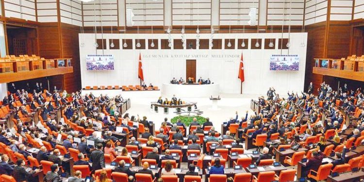 Meclis’e ziyaretçi akını