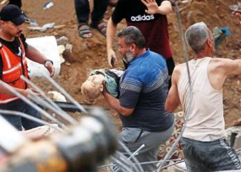 Mülteci kampını da vurdular