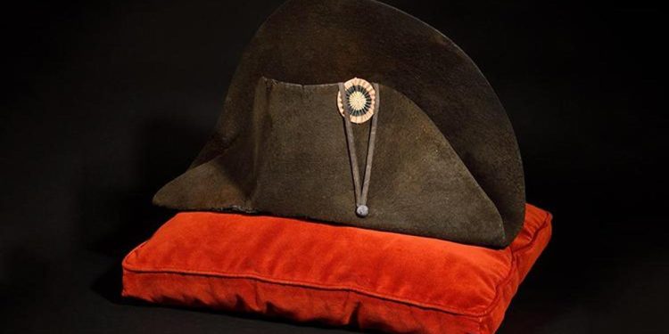 Napolyon’un şapkası 1,9 milyon euroya alıcı buldu! Alan kişi bilinmiyor