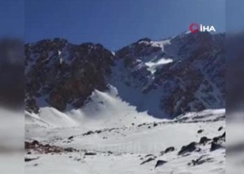 Oştorankuh Dağlarına tırmanan 5 dağcı çığ altında kaldı