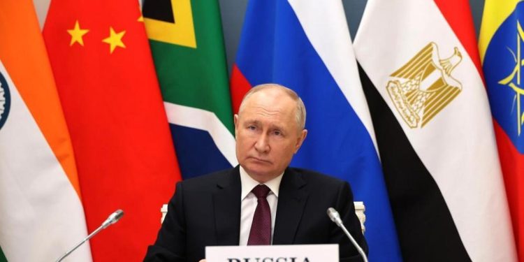 Putin: ABD arabuluculuk vazifesini inhisarına almak istiyor