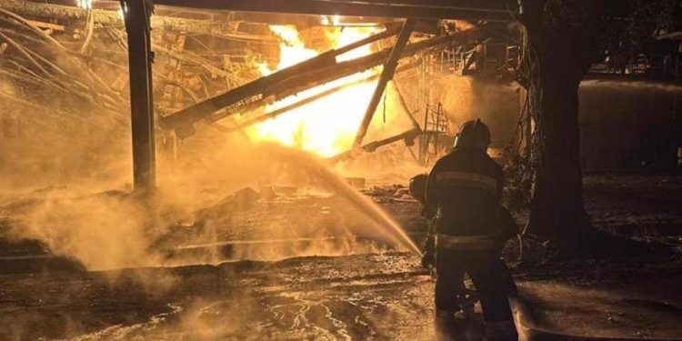 Rusya petrol rafinerisini vurdu