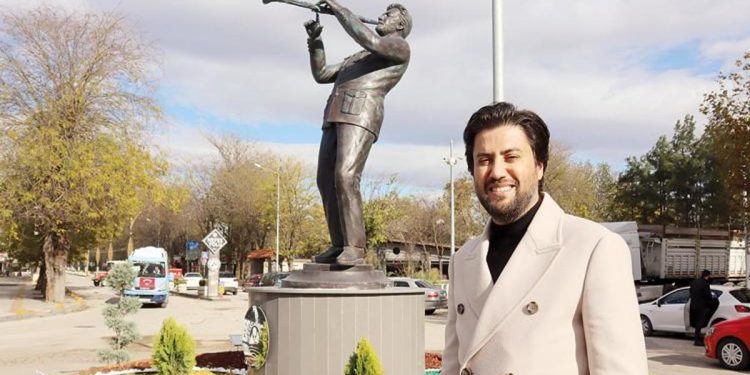 Serkan Çağrı’nın heykeli dikildi