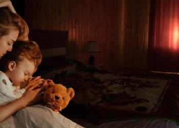 Şeytani plan: Karısını ve 2 yaşındaki kızını kobra yılanı ile öldürdü