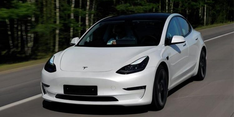 Tesla 760 bin liraya araba satacak