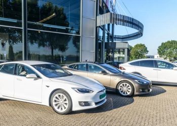 Tesla maaşlara artırım yaptı