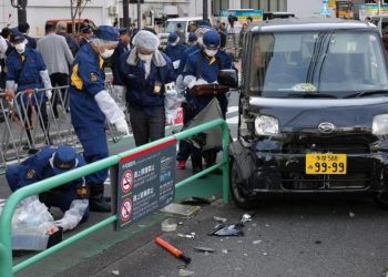 Tokyo İsrail büyükelçiliği önünde hareketli dakikalar