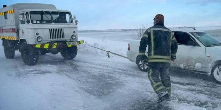 Ukrayna’yı kar fırtınası vurdu: Çok sayıda meyyit ve yaralı