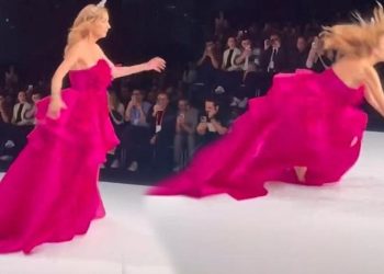 Ünlü model Sema Şimşek’in sıkıntı anları.. Bir anda yere kapaklandı!