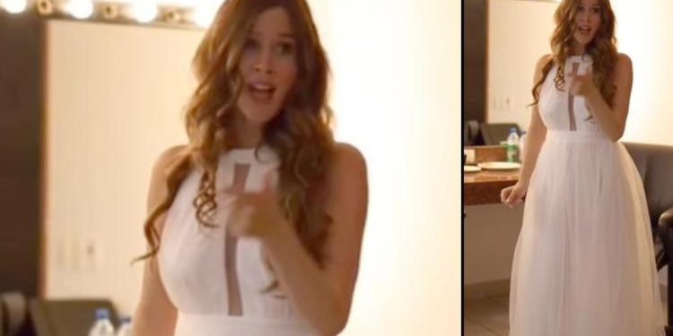 Ünlü müzikçi dolabındaki eski elbiseyle evlendi: Tansiyon olmasın diye düğüne kimseyi çağırmadılar