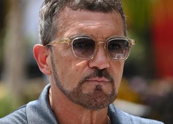 Ünlü oyuncu kalp krizi geçirdiğine neredeyse sevinecek… Mevt kapıyı çaldı, hayatı değişti… Artık ne isterse onu yapıyor