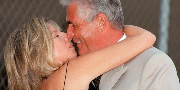 Ünlü yıldızın hayatı 900 sayfalık kitap oldu: Evlenmeden evvel üç yıl boyunca ona elimi bile sürmedim