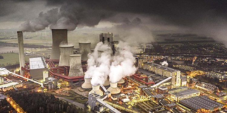 Uzmanlar karbon salımının azaltılmasının ekonomik katkılarına vurgu yaptı: Türkiye iktisadı iklim gayesiyle güçlensin