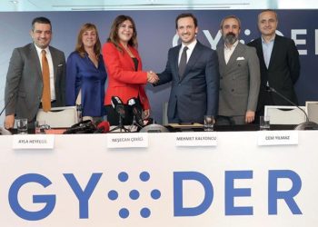 Yapı sanayisinde birinci bayan lider misyona başladı: Gayrimenkulde bayrak değişimi