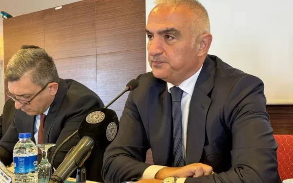 Bakan Ersoy: Türkiye turizmi bu yılı rekorlarla kapatacak