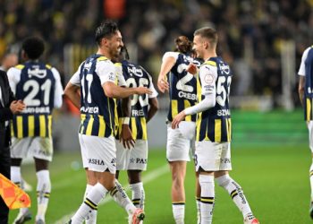 Fenerbahçe evinde Sivasspor’u farklı geçti