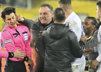 Türk futbolunun kara gecesi: Hakem Halil Umut Meler’e saldırı