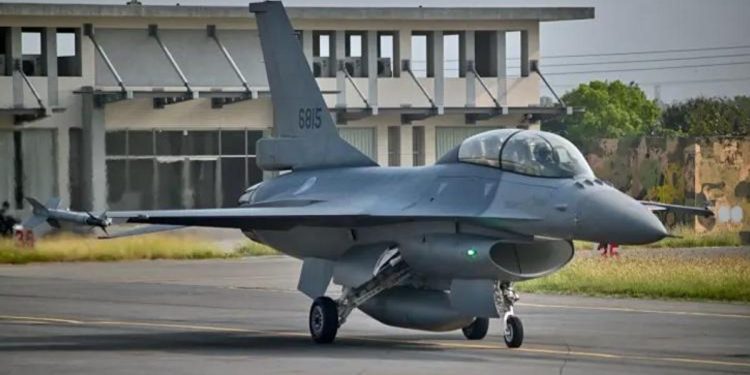 ABD F-16’sı Sarı Deniz’de düştü