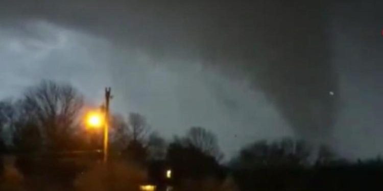 ABD’de şiddetli fırtına ve hortum 6 can aldı