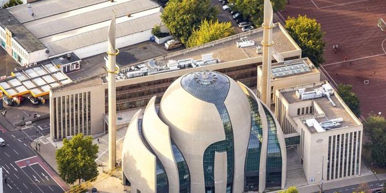 Alman partisinden İslam’da U dönüşü