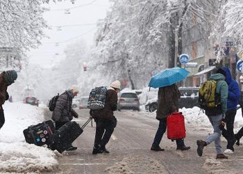 Almanya’da tesirli olan şiddetli kar yağışı nedeniyle Münih’te 760 uçuş iptal edildi