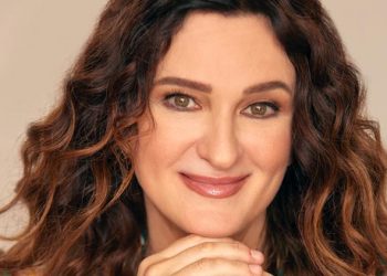 Anjelika Akbar’dan “Başlangıç”